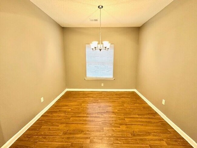 Building Photo - Now Leasing a 4-bedroom 2.5 bath home in Cordova off of Macon and Houston Levee