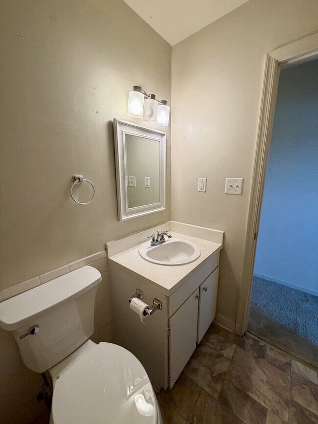 Building Photo - 305 W Cadbury Dr