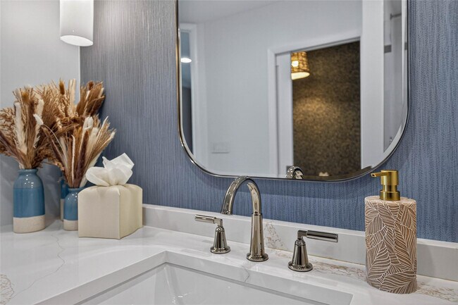 Building Photo - 1215 NE 1st St