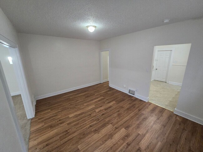 Building Photo - 3302-3304 Parkwood