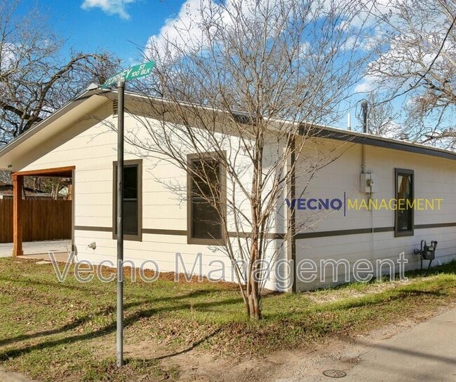 Building Photo - 129 E Torrey St