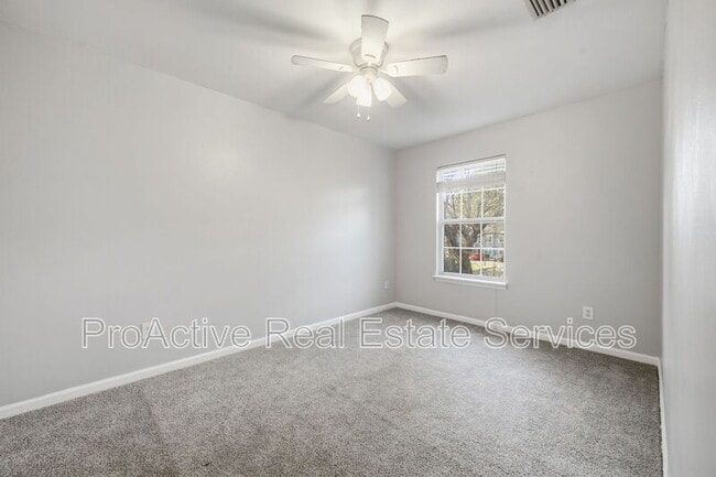 Building Photo - 815 Montrose Ct