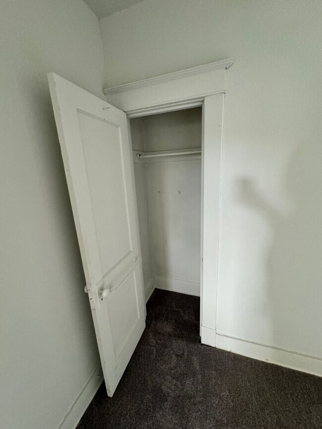 Building Photo - Rowhome for rent in Baltimore!