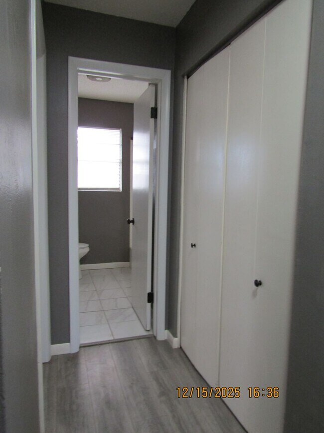 Building Photo - Nice home in the Woodland Hills Area!