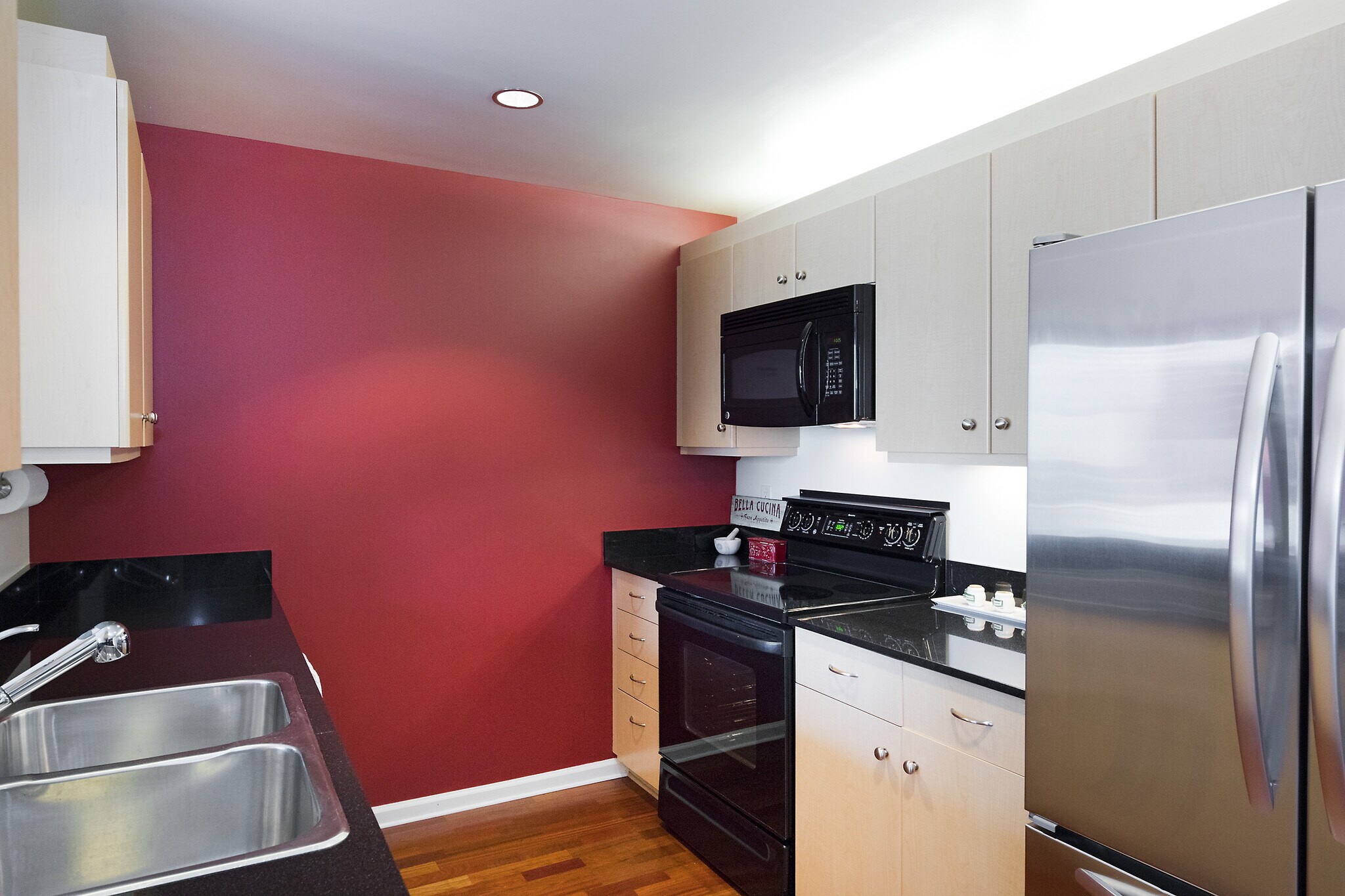 Building Photo - 140 S Van Ness Ave