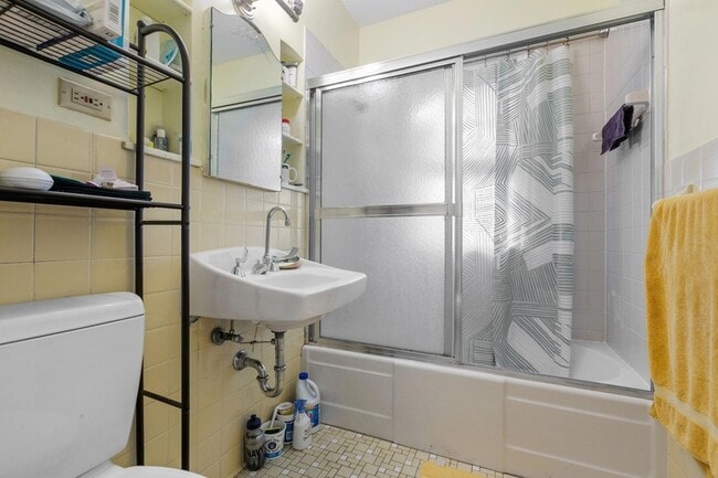 Building Photo - 201 Melbourne Ave SE