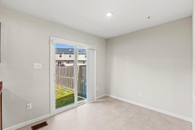 Building Photo - 46310 Creeping Primrose Ln