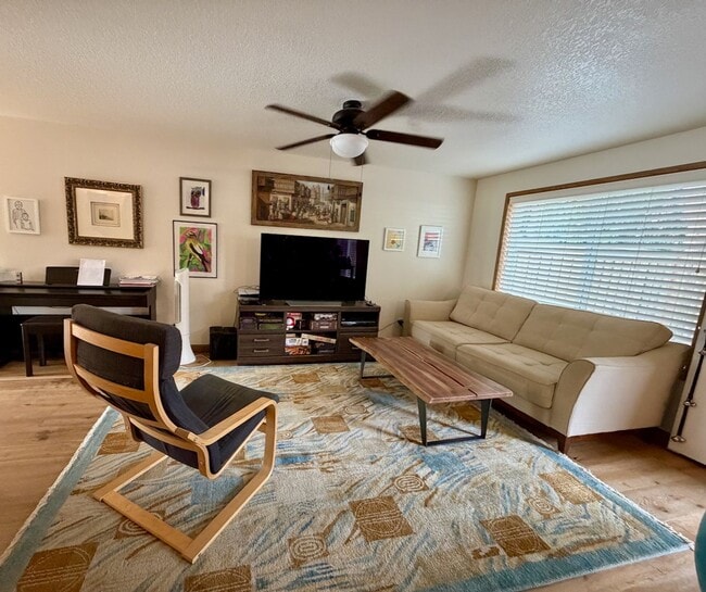 Building Photo - Modern 3 BD | 2.5 BA | 1,476 SF | 1-Car Ga...