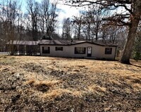 Building Photo - 3 Bedroom Pet Friendly Home For Rent in Th...