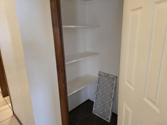 Building Photo - 902 SW 37th St