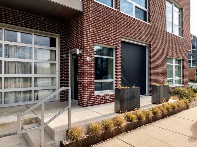 Building Photo - 801 E Mifflin St