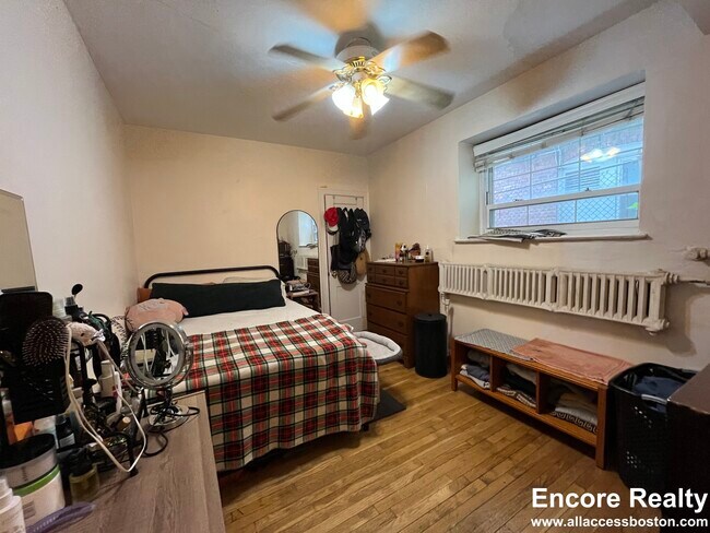 Building Photo - 1555 Beacon St