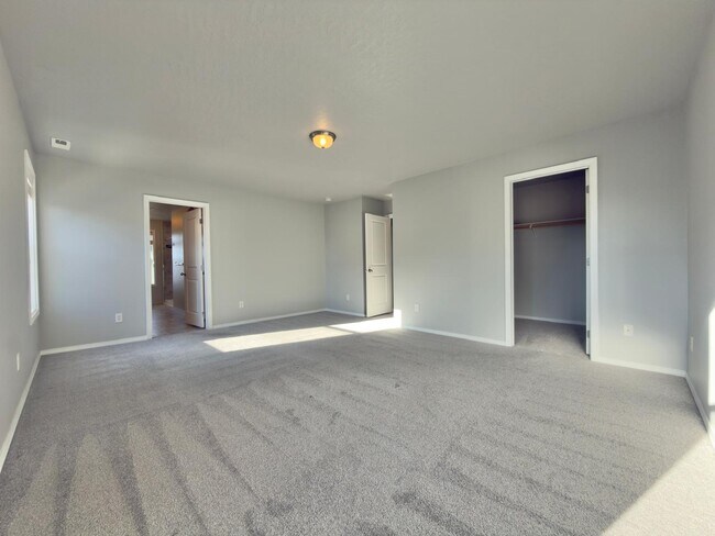 Building Photo - 515 S King St