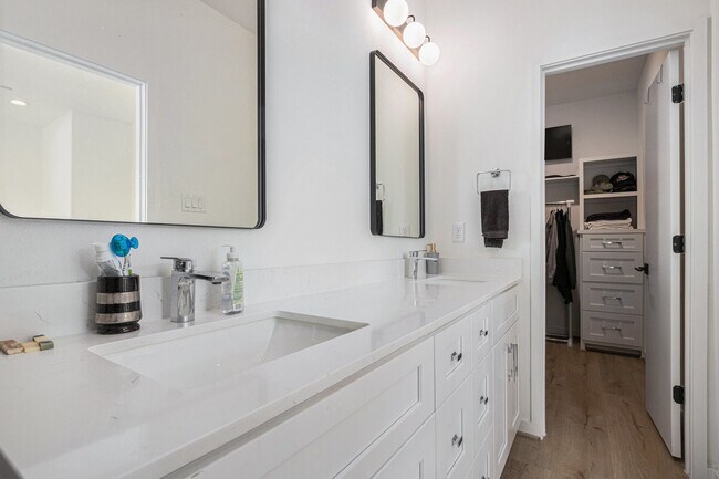 Building Photo - 203 Danna Ln