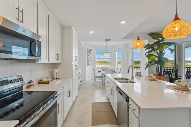 Building Photo - 15375 Grn Acrs Ave