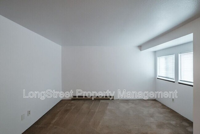 Building Photo - 1950 NW Hayes Ave