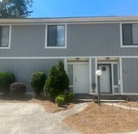 Building Photo - Forest Hills Racquet Club Townhome