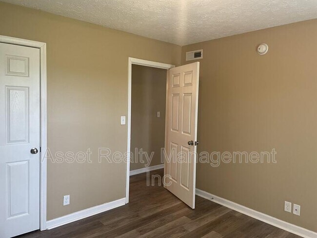 Building Photo - 2817 Colt Dr NE