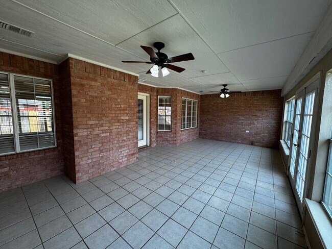 Building Photo - Beautiful Home in Upscale Neighborhood!