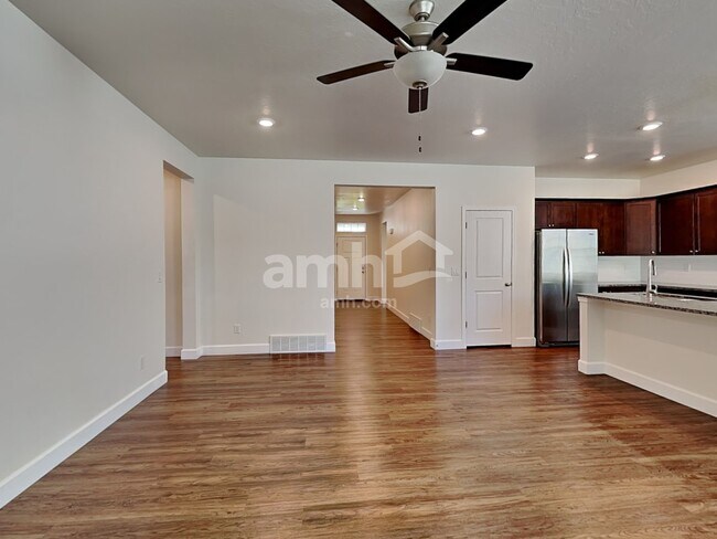 Building Photo - 2997 E S Village Dr