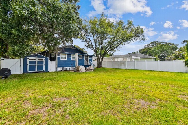 Building Photo - Riverside Heights Historic Bungalow!