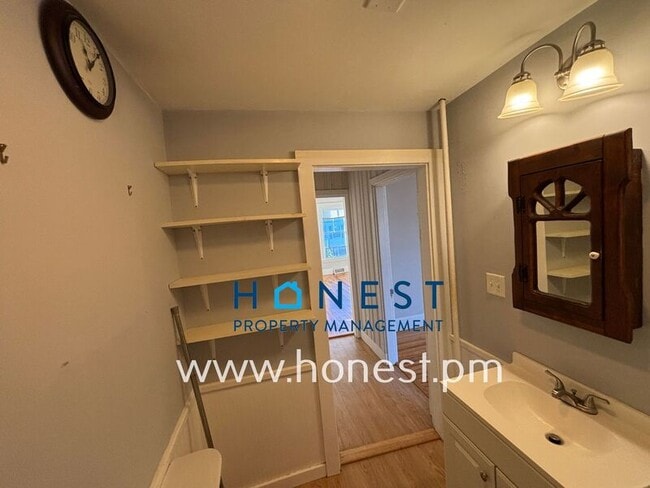 Building Photo - 103 Rackleff St