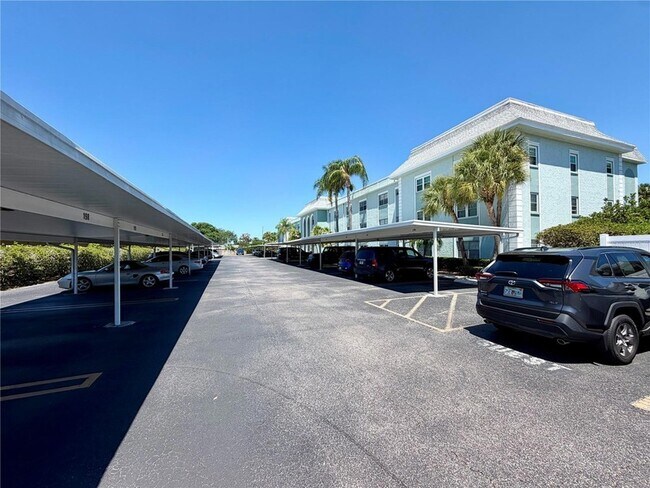 Building Photo - 1706 Belleair Forest Dr