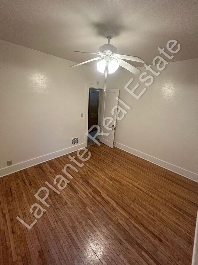 Building Photo - 1439 Vassar Dr