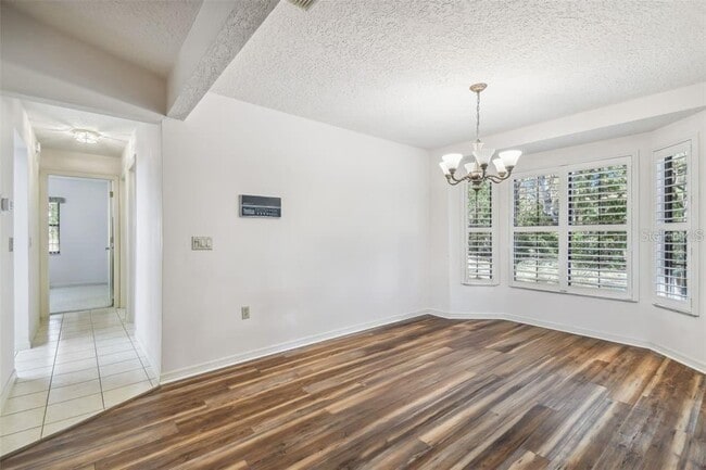 Building Photo - 201 Pine St