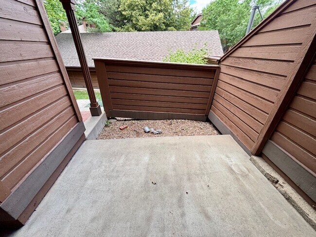 Building Photo - 8020 Holland Ct