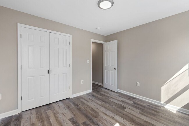 Building Photo - Newly Renovated 2 Bedroom and 1.5 Bath