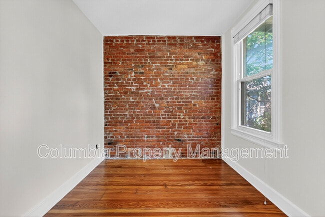 Building Photo - 1427 Monroe St NW