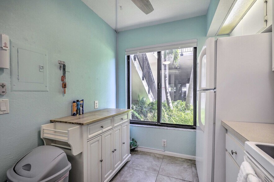 Building Photo - 6372 Palma Del Mar Blvd S