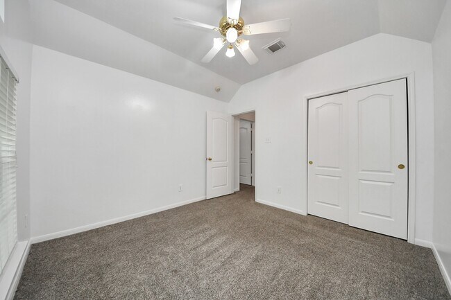 Building Photo - 1605 Spring Glen Ln