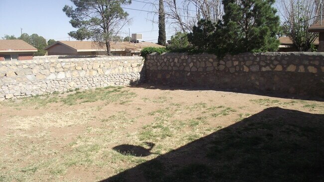 Building Photo - Northeast El Paso 3 bed with Refrig A/C
