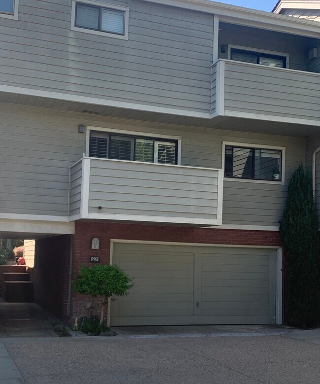 Building Photo - 27 Lafayette Ct