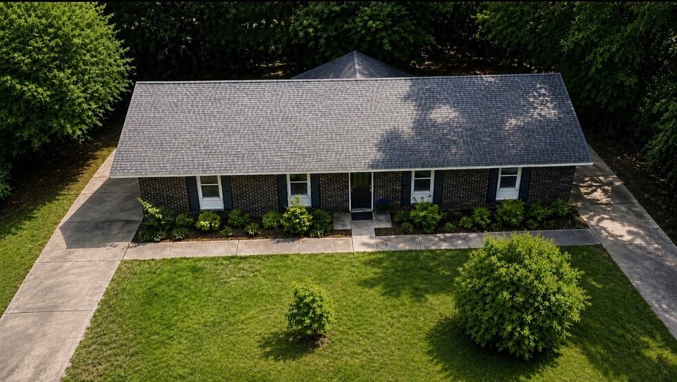 Building Photo - 109 Maple St