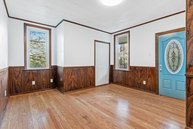 Building Photo - 2 Bed 1 Bath House