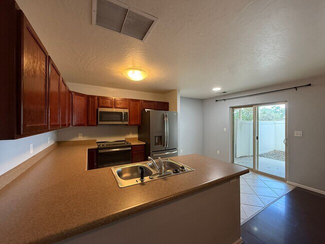 Building Photo - 651 1/2 Serenity LN