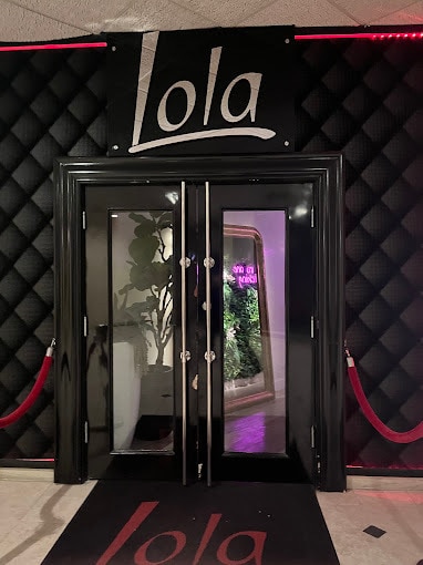 Neighborhood - Upscale Bar & Lounge - 5555 Collins Ave