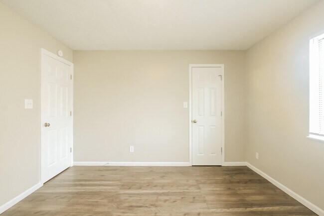 Building Photo - 5864 Brouse Dr