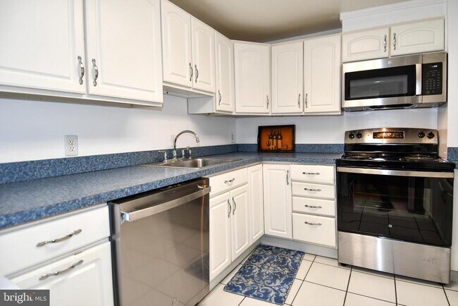 Building Photo - 4601 N Park Ave