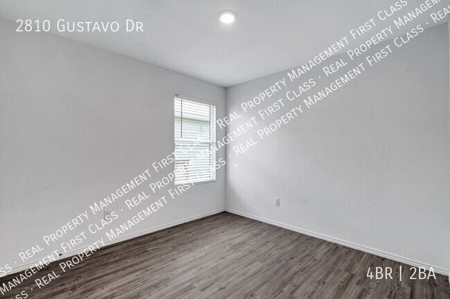 Building Photo - 2810 Gustavo Dr