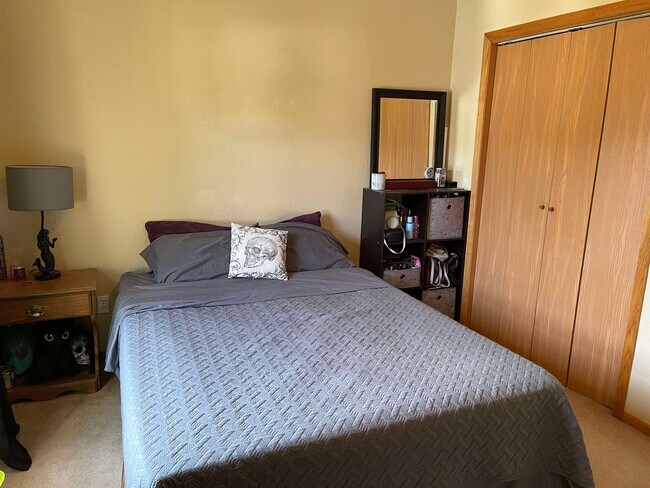 Building Photo - 1933 Northwestern Ave