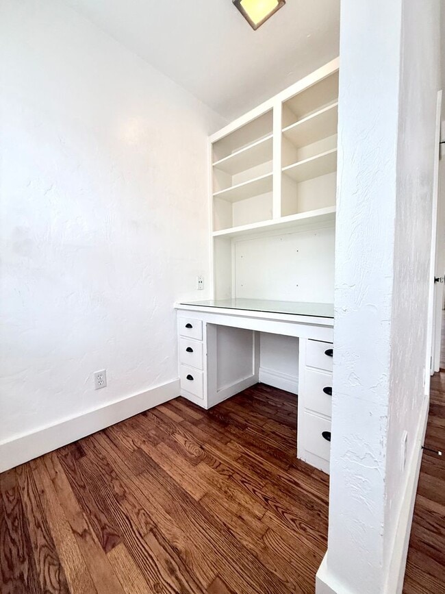 Building Photo - Updated 3BD 1.5BA Home with Bonus Office Space in Central Park!!