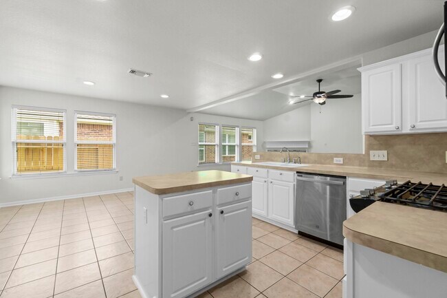 Building Photo - 155 Fairwind Trail Dr