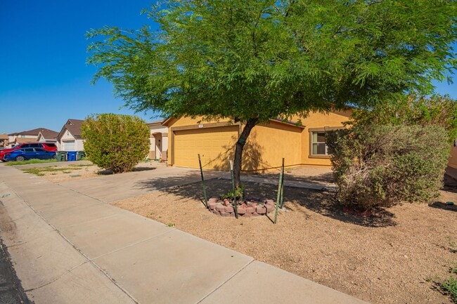 Building Photo - New Listing in El Mirage