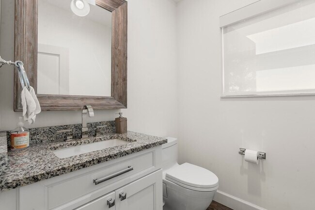 Building Photo - 14492 Equestrian Way