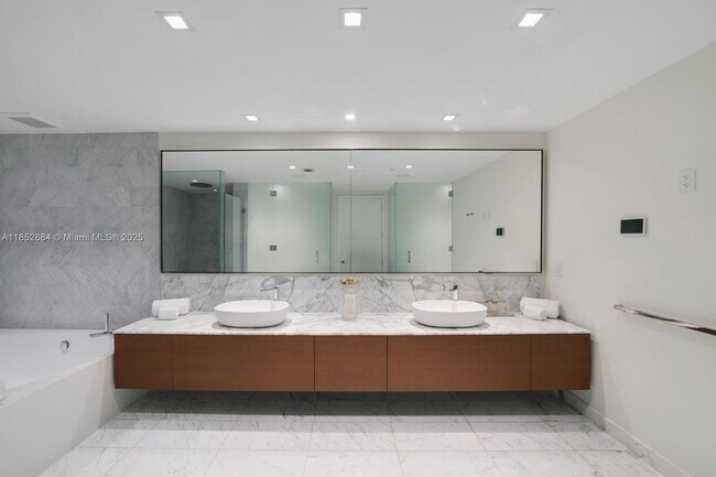 Building Photo - 10203 Collins Ave