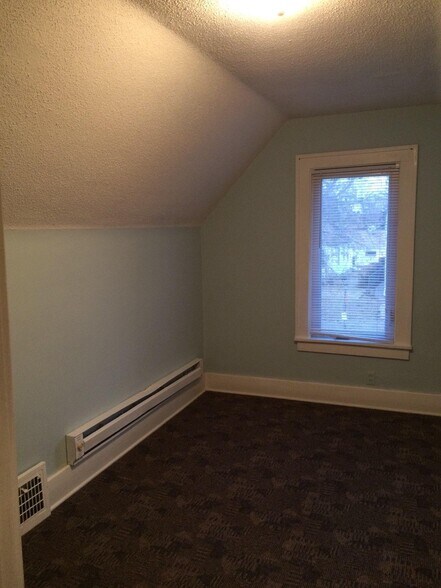 Building Photo - 1182 Thomas Ave W